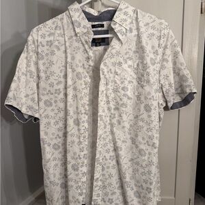 Lee Short Sleeve Button-Down Shirt - White & Light Gray Floral